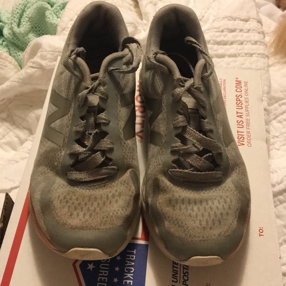 Gray & Pink Girls New Balance Arishi Tennis Shoes - Picture 4 of 7